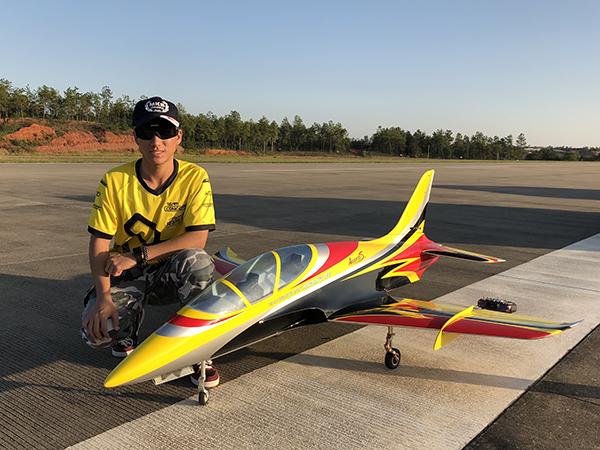 郑州大学西亚斯国际学院学子获得世界滑翔机公开赛第一名