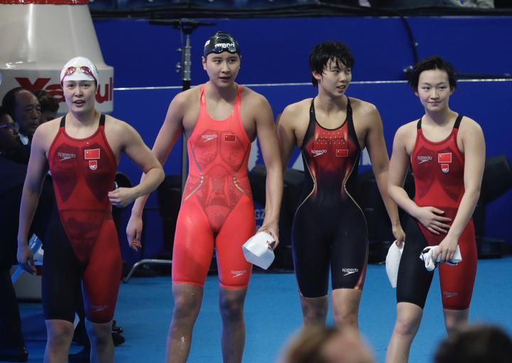 女子4×200米自由泳中国队夺金 叶诗文获混合泳第四