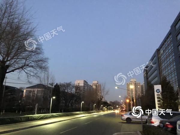 北京今天晴暖明天有霾 周末冷空气来袭