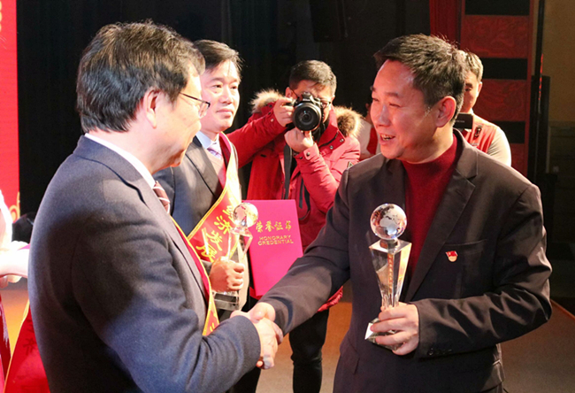 2019泉州经济人物_2019达沃斯十大商业人物(2)