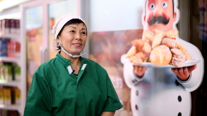 俄罗斯“面包大妈”恋上中国广场舞