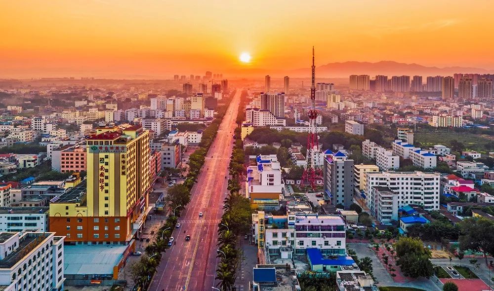 东方体育新闻聚焦上海申花新赛季引援动态核心球员续约成焦点