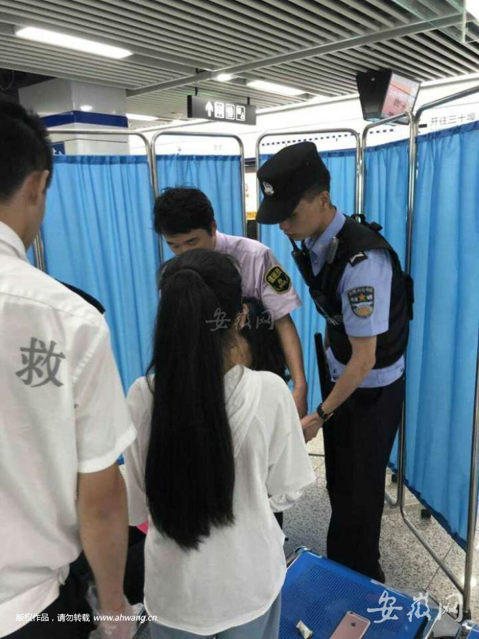 女子晕倒合肥地铁上 恢复意识后自行开车离开