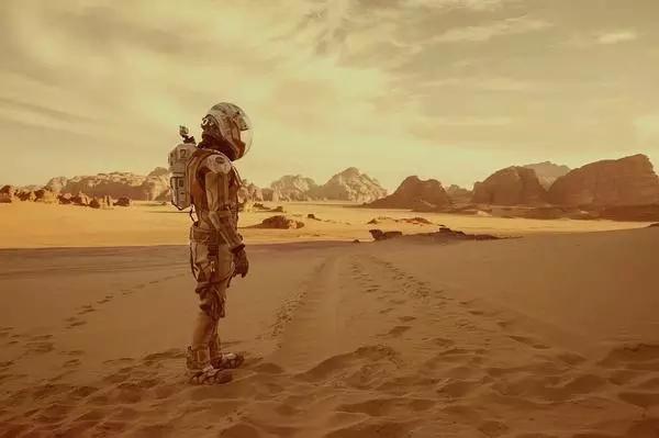 一觉醒来发觉在火星上，该如何活下来？