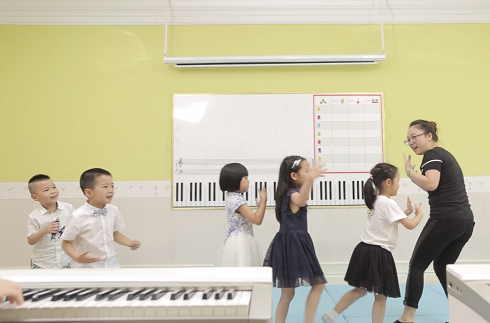 音卓钢琴:3至7岁都可以开始学钢琴,不能一刀切