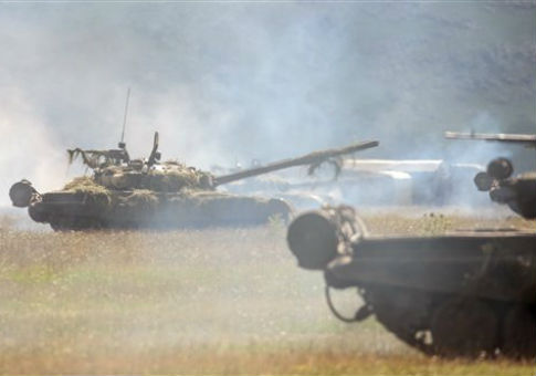 美媒：4万俄军集结乌克兰边境 或以演习为借口进攻