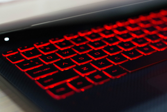 红色背光键盘+双风扇，一切为游戏而生
