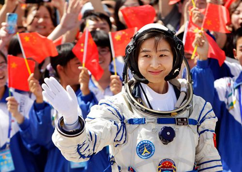 中国首位女航天员刘洋当选为全国妇联兼职副主席