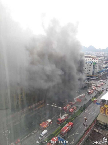 广西桂林一商铺突发大火已救出41人 明火被控制