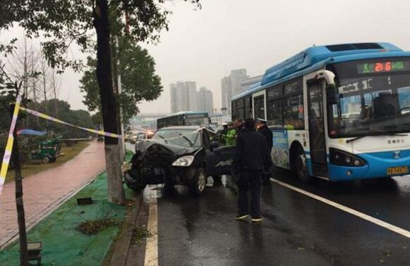 长沙三一大道发生一起严重车祸 一人死亡