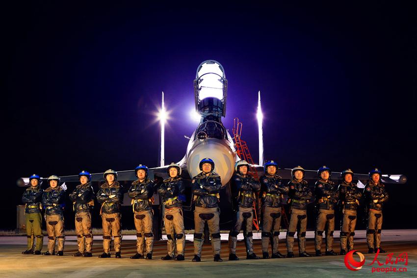 　　“海空雄鹰团”风采。琚振华摄