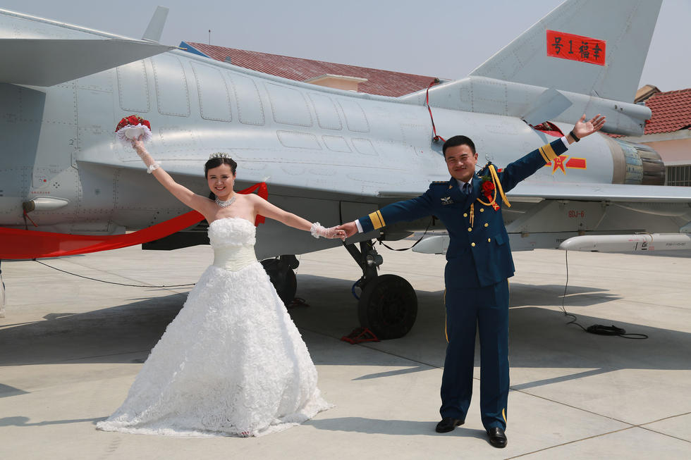　　歼10见证军婚