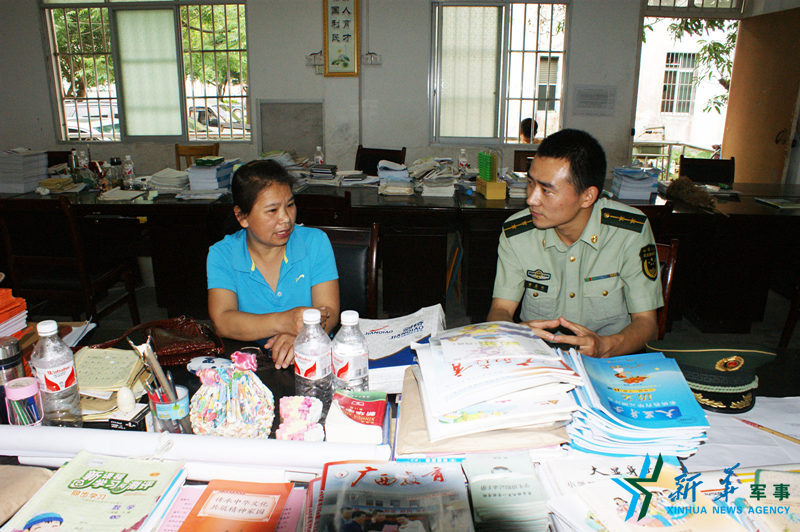 家长会后,谢春珏向班主任了解志彬的学习情况。