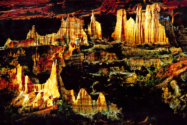 世界上所有的神秘自然奇观 6a8f531ab0a83cd_w600_h400.jpg