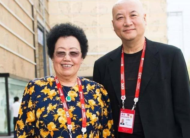 迟重瑞妻子称两人28年来相敬如宾 一直以您相称_凤凰网