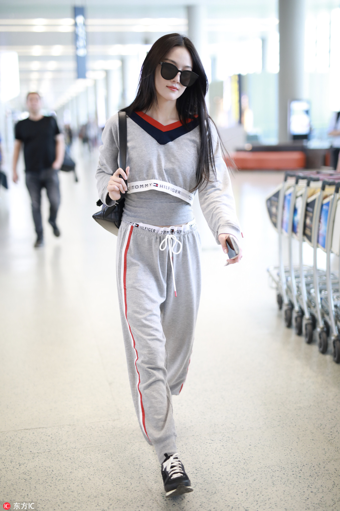 跟着新晋军嫂张馨予学穿衣凸显出大长腿的秘籍在这里