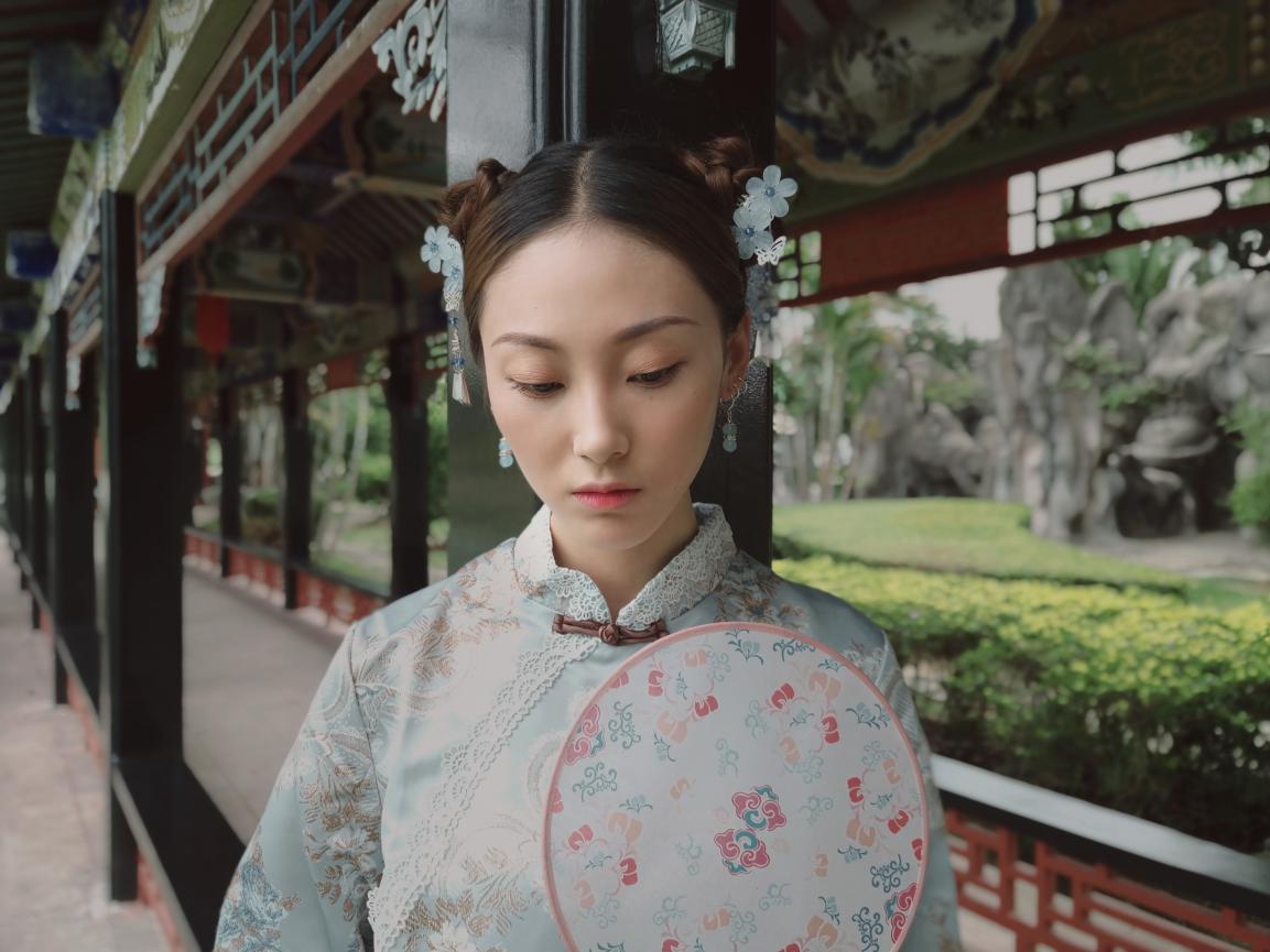 女摄影师靠美图t9手机就拍出了延禧攻略同款唯美宫廷大片