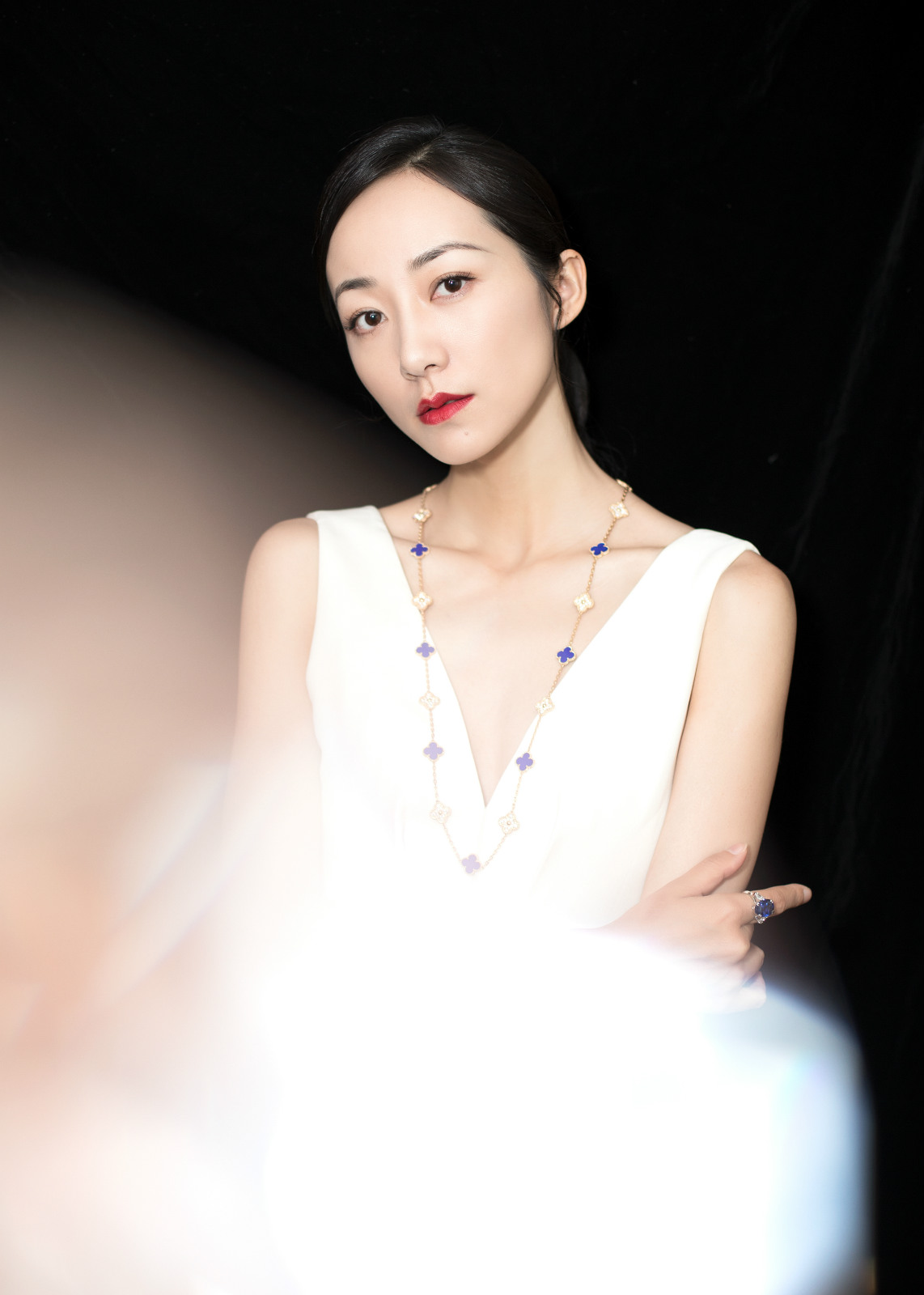 韩雪曝光时尚大片 红唇搭配"锁骨杀"气场十足