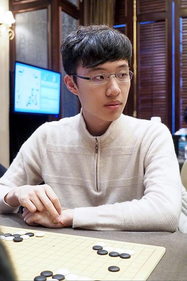 空姐发帖找寻一见钟情乘客 意中人是围棋冠军连笑_凤凰网