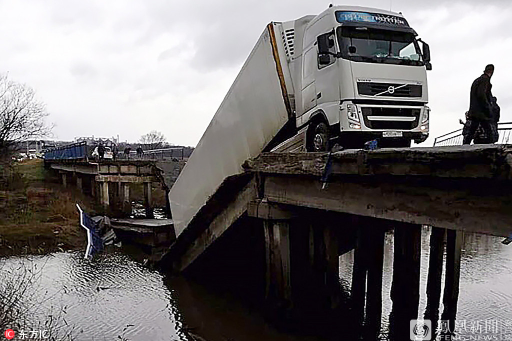 河南260吨货车压垮大桥图片