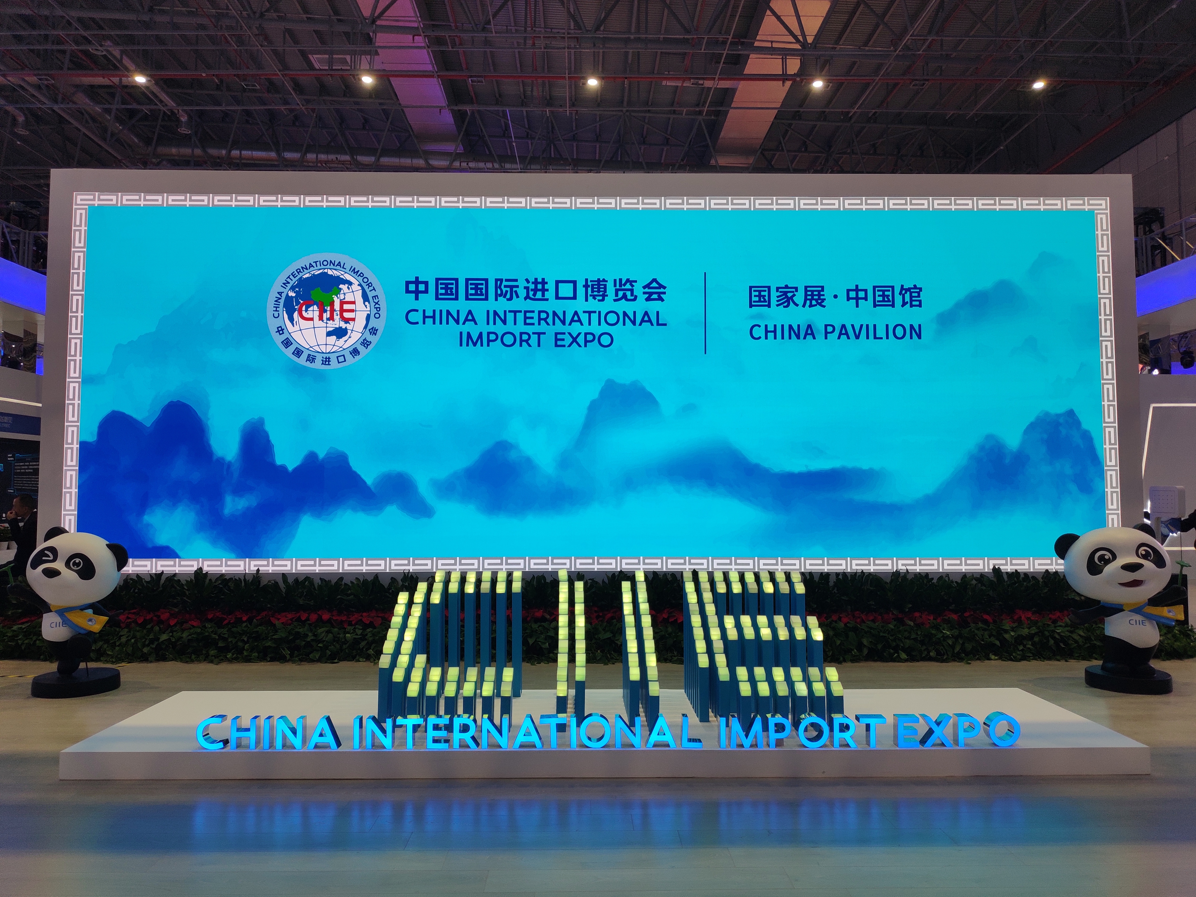 带你去进博会│国家会议中心主会场国家展区各具特色