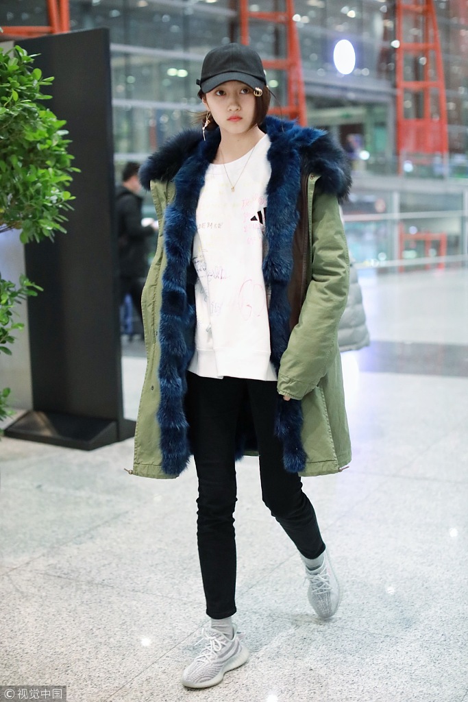 保暖又时尚的军绿色的派克大衣可以安排起来了