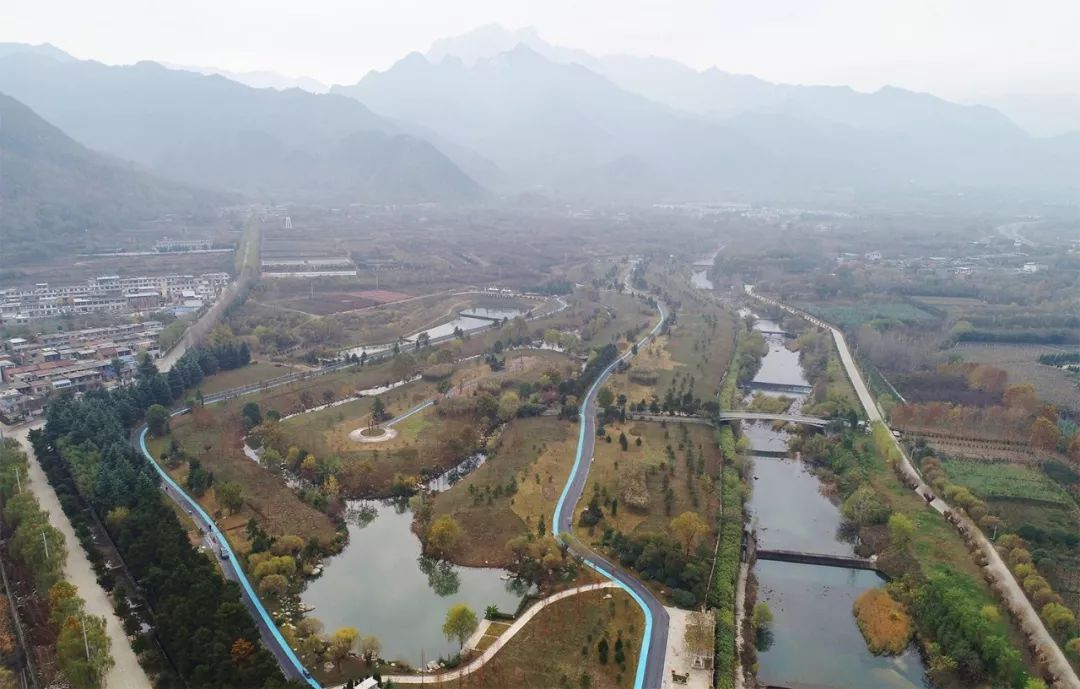 "群贤别业"别墅群被拆除后的地块已改为秦岭和谐森林公园(邵瑞11月