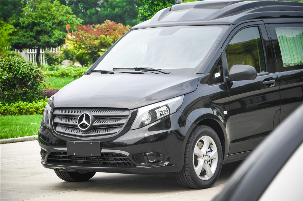 奔驰威霆改装七座爆燃商务界领域引领潮流