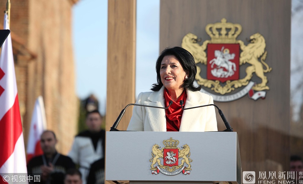 格鲁吉亚首位女总统就职
