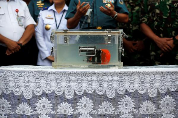 印尼狮航失事客机第二个黑匣子被寻获 正进行清洁干燥