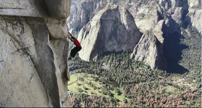 2022攀岩惊悚电影图片