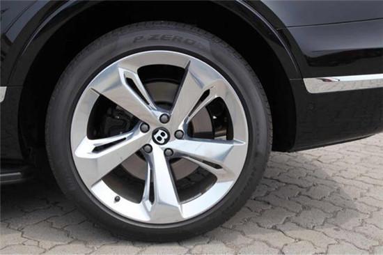 2018款宾利添越4.0TV8柴油版现车港口价_凤凰