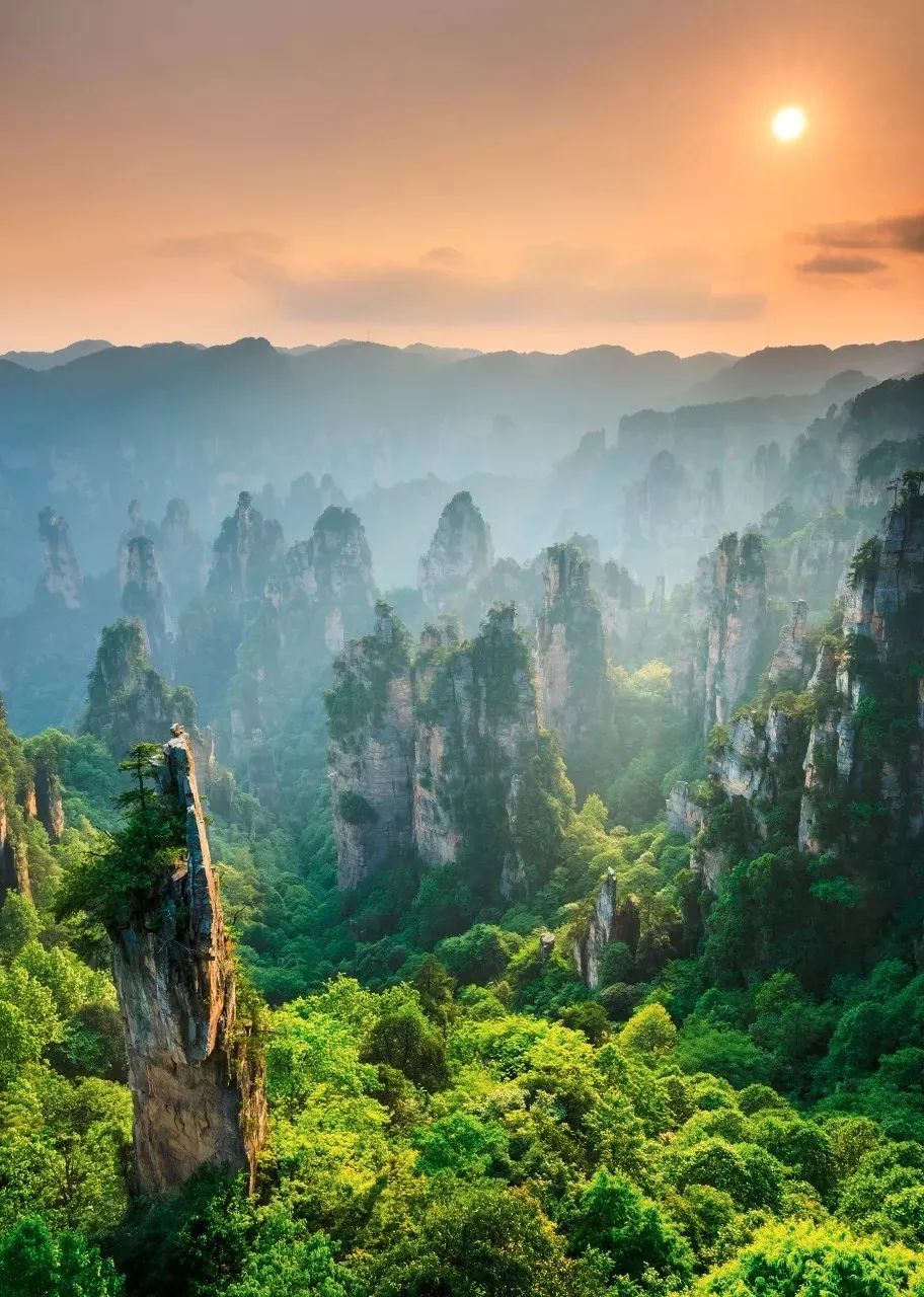 流水和大风,造就了湘西独特的峰林地貌。 图源/图虫