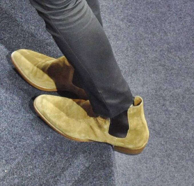 46码的脚名不虚传!吴亦凡的大脚引关注