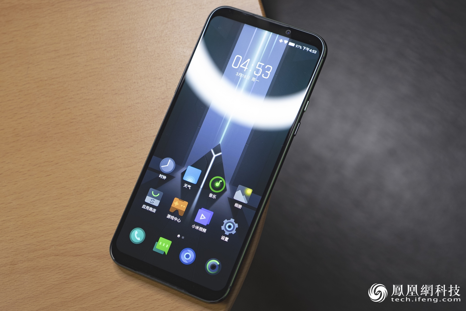 黑鲨游戏手机2:855 塔式液冷 游戏体验稳过旗舰 | 凰家评测