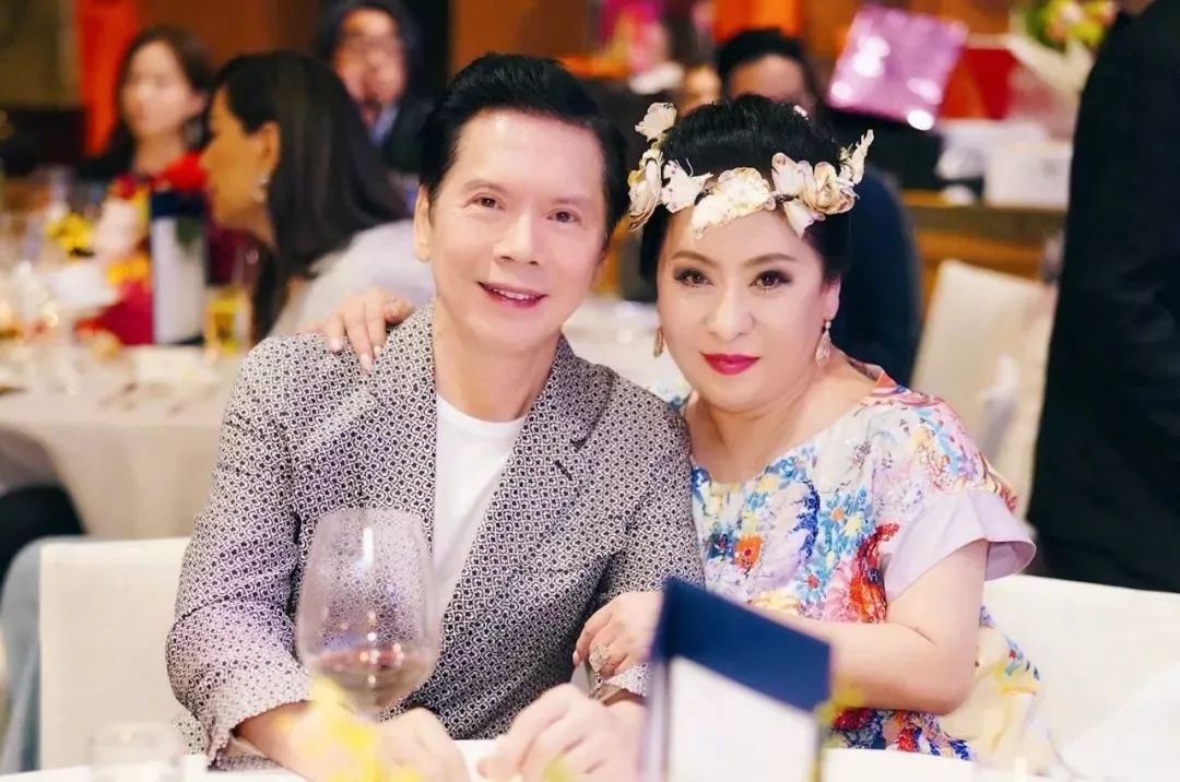 大佬背后的她 如今是现实版"江直树妈妈"