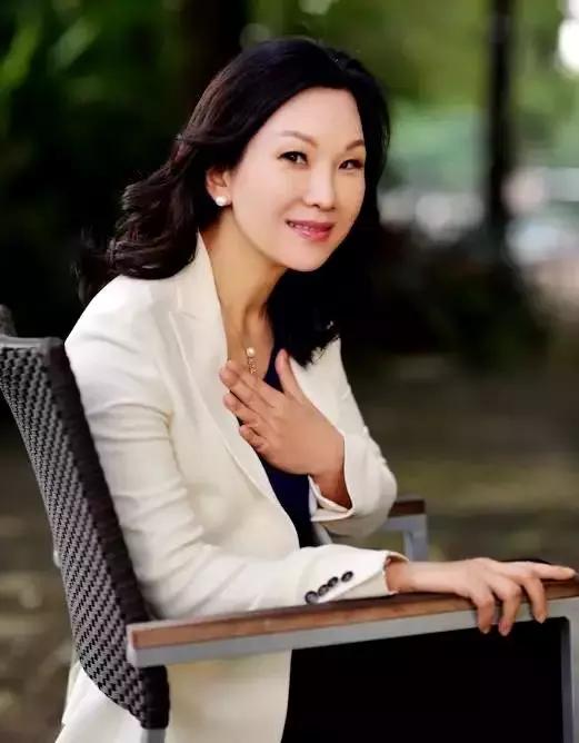 香江集团长子迎娶富力李思廉爱女,仅仅因为爱情?