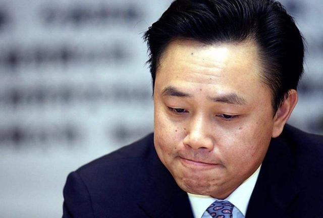 巨亏之下，杜鹃能否交给黄光裕一个更好的国美？_凤凰网财经_凤凰网