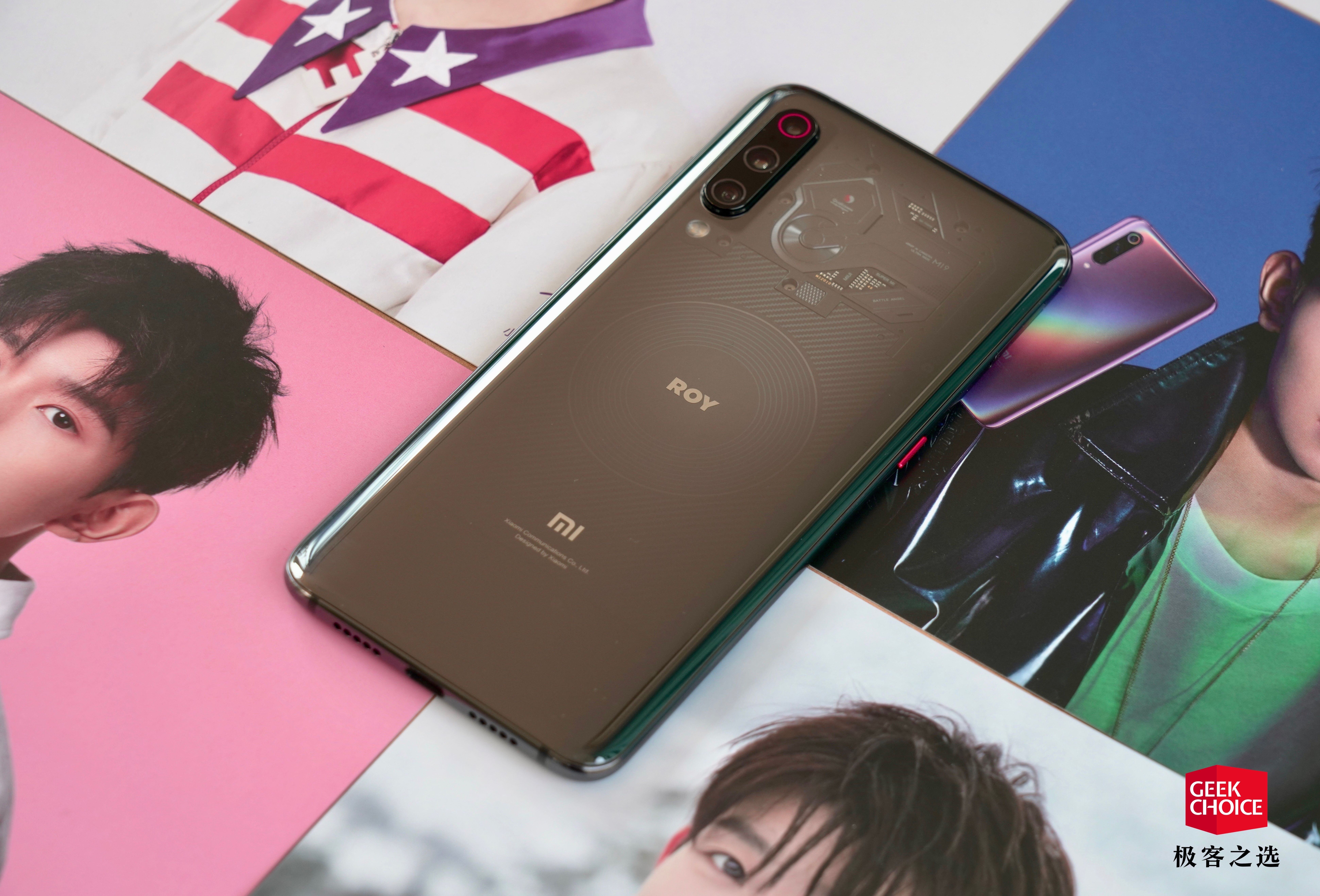 手机 正文 7/10 硬件部分,小米 9 王源限量版和小米 9 普通版基本一致