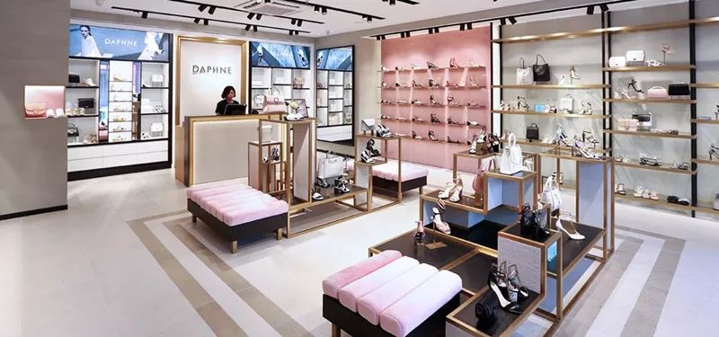 一代鞋王怎么把钱作没的:关店4000家 (组图)