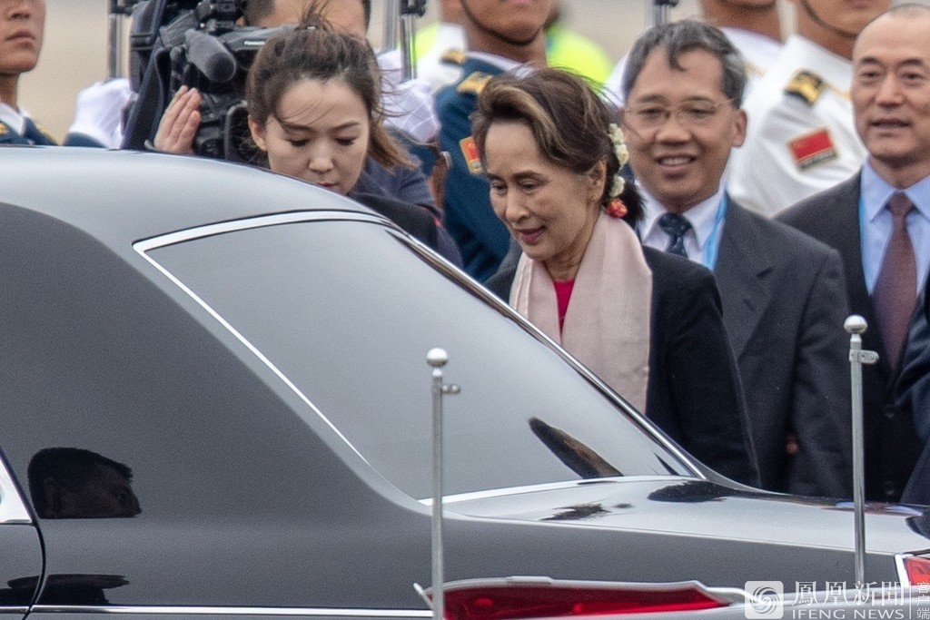 昂山素季抵达北京