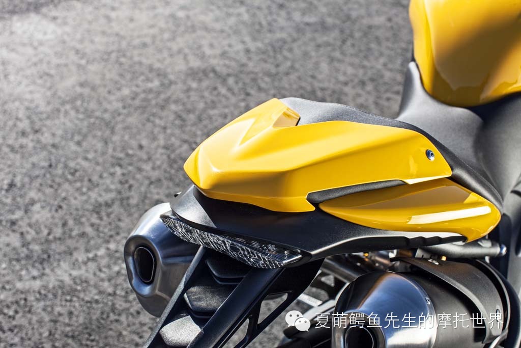 凯旋speedtriple特别版94/94r&印度阿三的摩托车评测大片