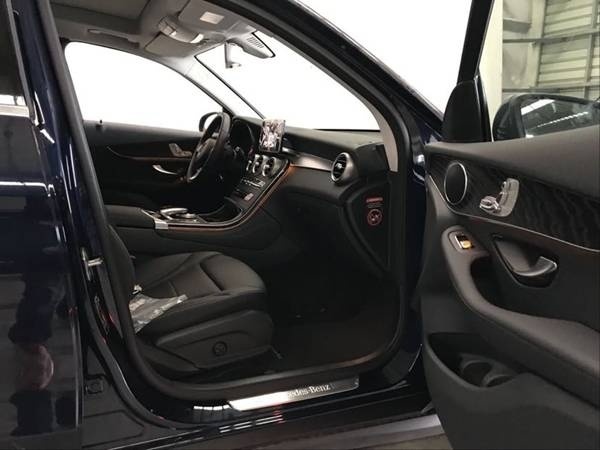2019款奔驰GLC300黑外黑内墨版现车评测