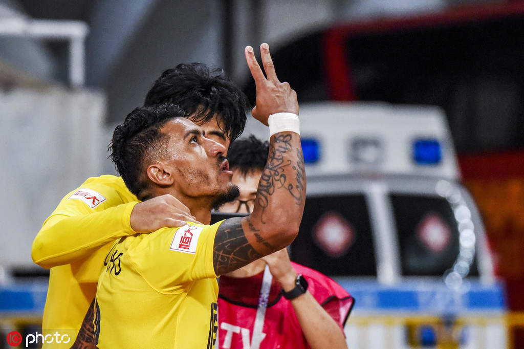 恒大2-0上港 保利尼奥两球