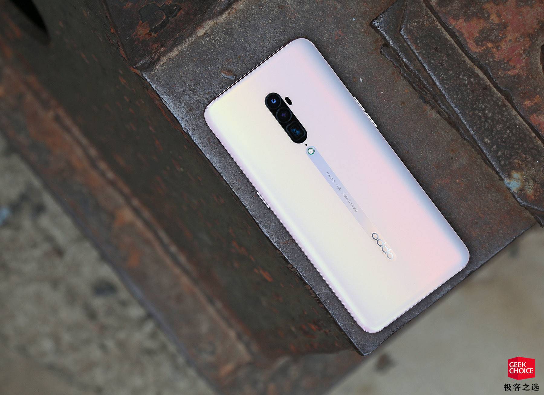 图赏opporeno10倍变焦版新增薄雾粉配色