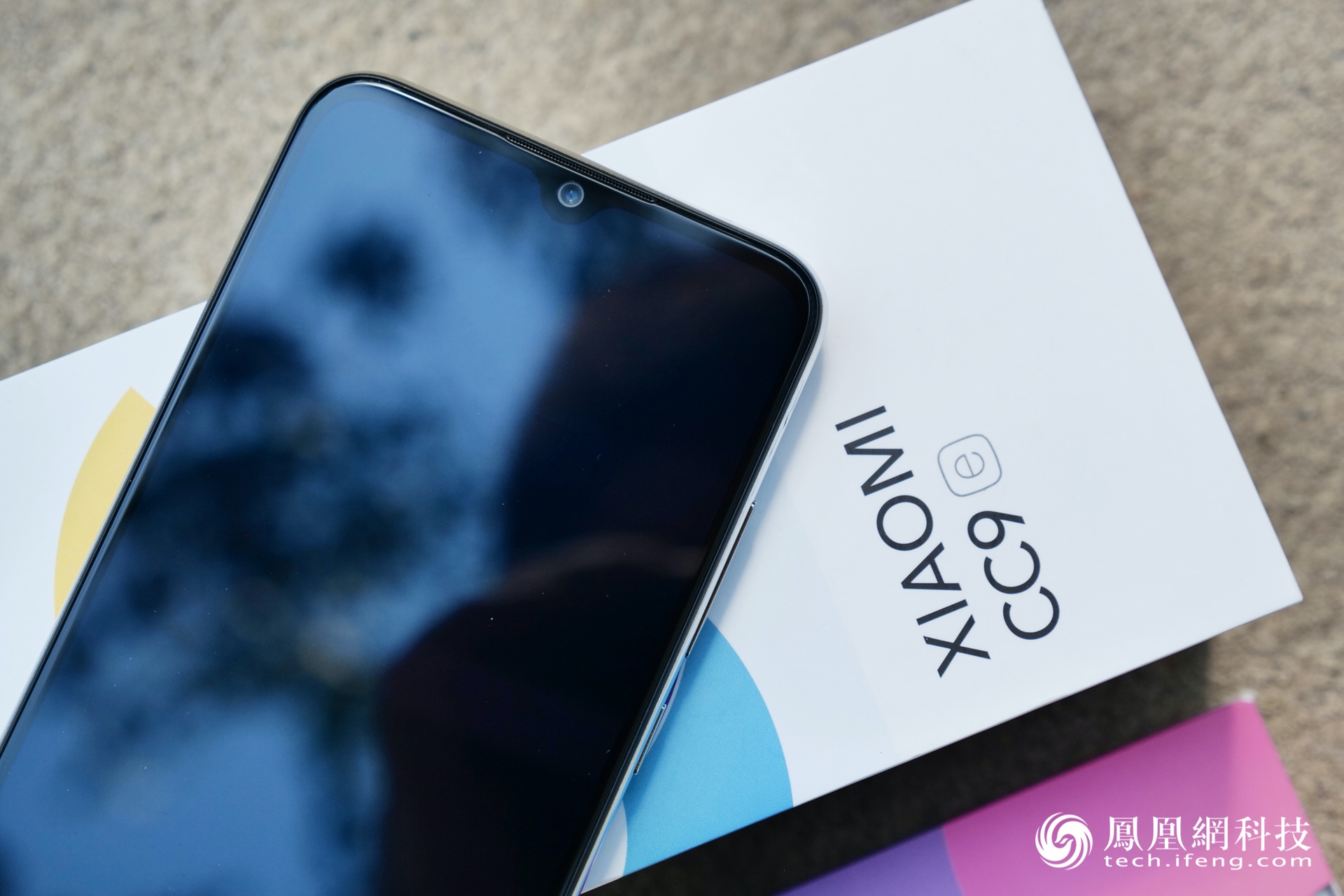 小米cc9e图赏6088英寸的小屏白色恋人