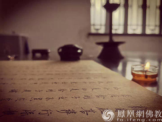 亲洁居士恭书《心经》供养观音菩萨(图片来源:凤凰网佛教 摄影:亲洁)