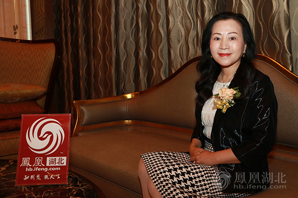 武大总裁同学会会长马文霞女士[凤凰湖北专访] 武大总裁同学会会长马