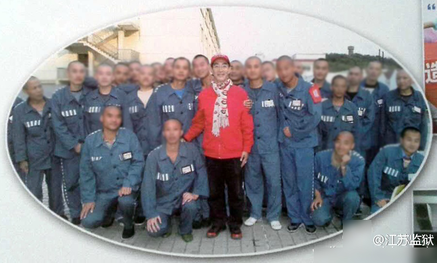 六小龄童去监狱弘扬西游文化与服刑人员合影曝光