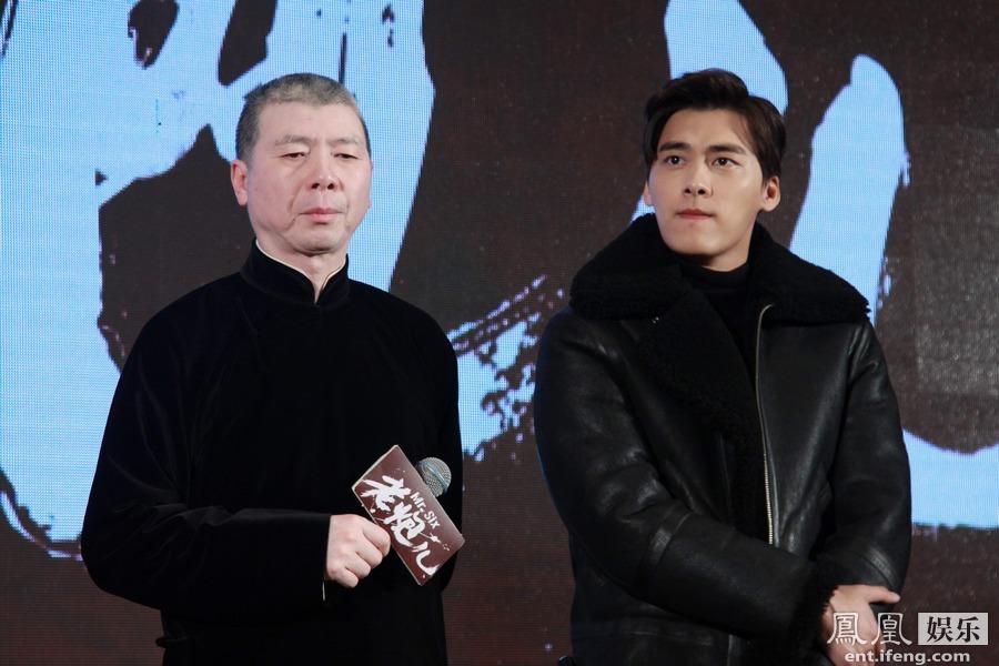 24/33冯小刚与李易峰.(资料图)